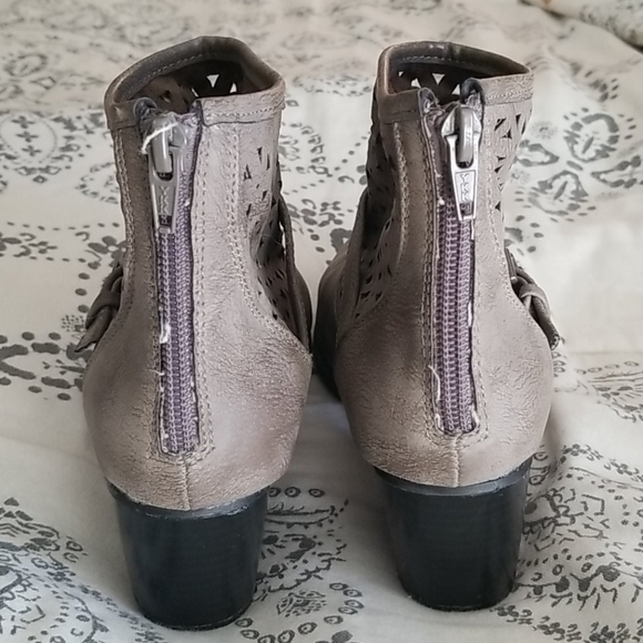 Gray Cutout Heeled Booties - Picture 9 of 11